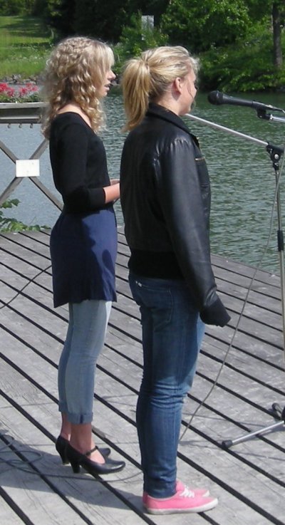 hanna och karoline.jpg (70277 bytes)
